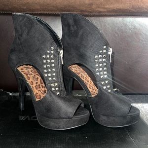 Cathy Jean heels in black, size 6, Heel 4.5inches
